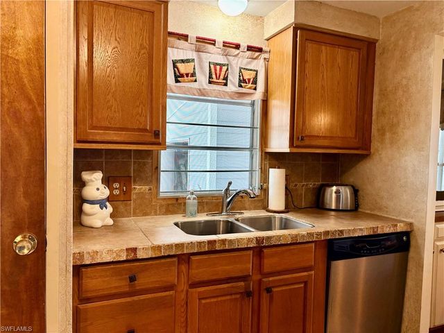 3163 Indian Village LN, North Fort Myers, FL 33917