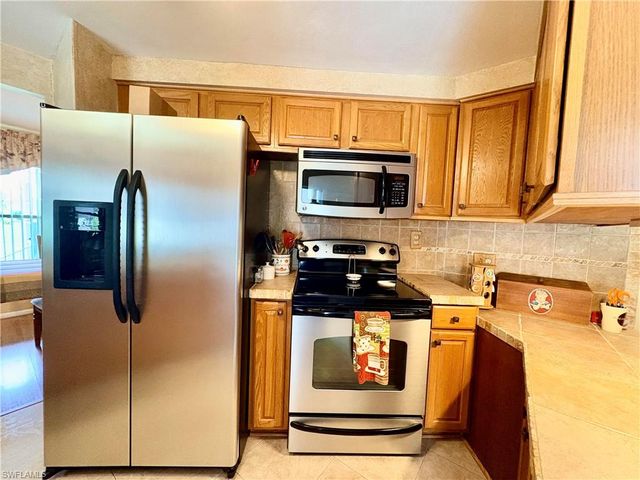 3163 Indian Village LN, North Fort Myers, FL 33917