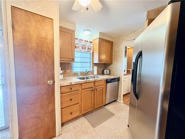 3163 Indian Village LN, North Fort Myers, FL 33917
