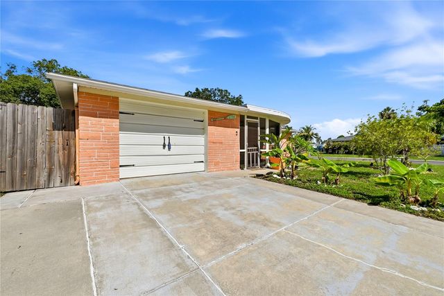 2704 LAWN PLACE, Holiday, FL 34691