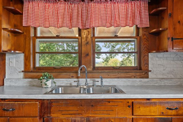 1996 White Conkwright, Winchester, KY 40391