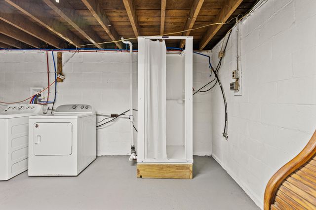 1996 White Conkwright, Winchester, KY 40391