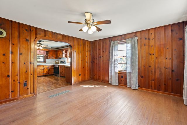 1996 White Conkwright, Winchester, KY 40391