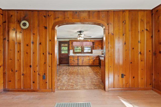 1996 White Conkwright, Winchester, KY 40391