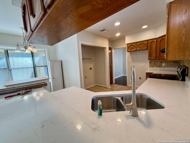 1035 Vanderbilt, San Antonio, TX 78210