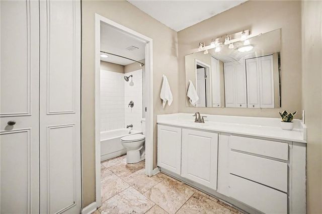 600 E 8th Street 4N, Kansas City, MO 64106