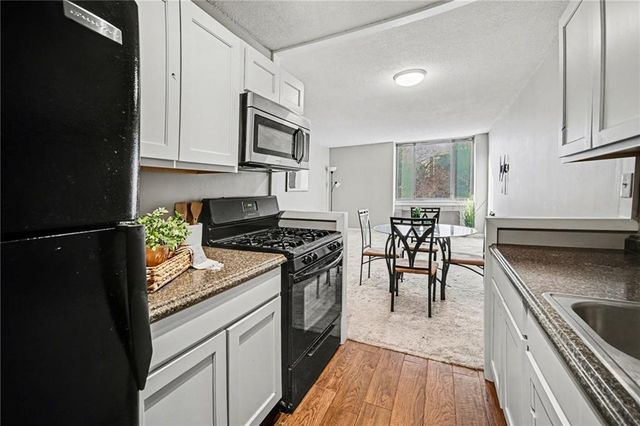 600 E 8th Street 4N, Kansas City, MO 64106