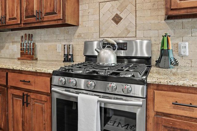 937 Villas Creek Drive, Edmond, OK 73003