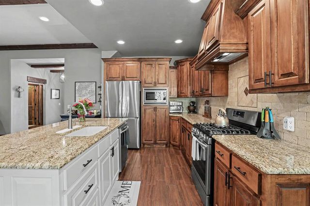 937 Villas Creek Drive, Edmond, OK 73003
