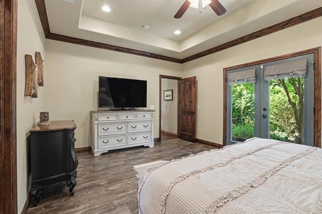 937 Villas Creek Drive, Edmond, OK 73003