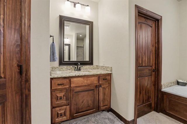 937 Villas Creek Drive, Edmond, OK 73003
