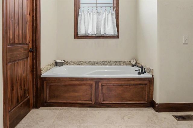937 Villas Creek Drive, Edmond, OK 73003