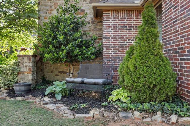 937 Villas Creek Drive, Edmond, OK 73003