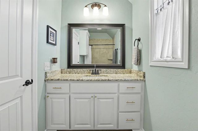 937 Villas Creek Drive, Edmond, OK 73003