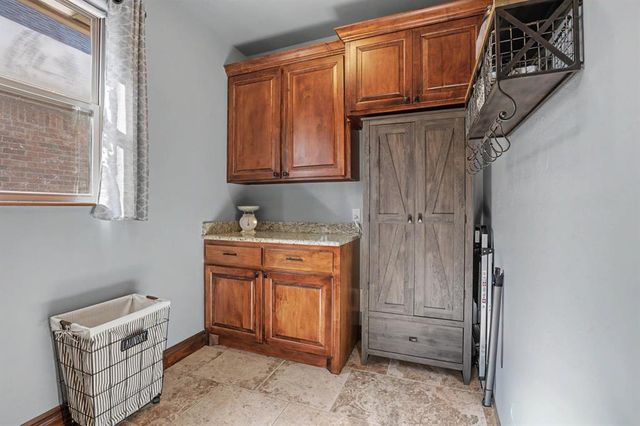 937 Villas Creek Drive, Edmond, OK 73003
