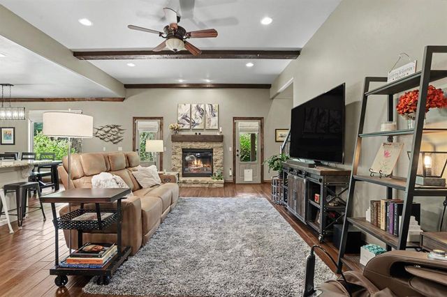 937 Villas Creek Drive, Edmond, OK 73003