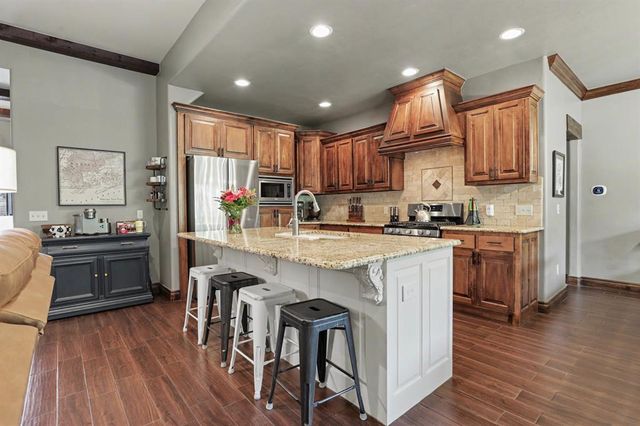 937 Villas Creek Drive, Edmond, OK 73003