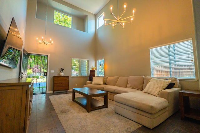 2521 Jubilee Dr, Turlock, CA 95380