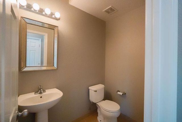 2521 Jubilee Dr, Turlock, CA 95380