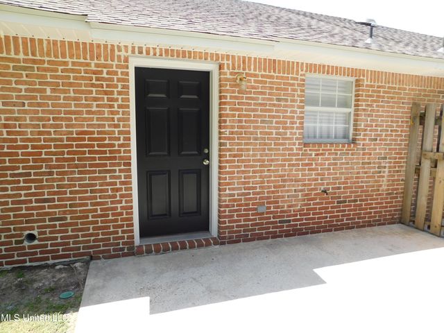 525 St John Street, Bay Saint Louis, MS 39520