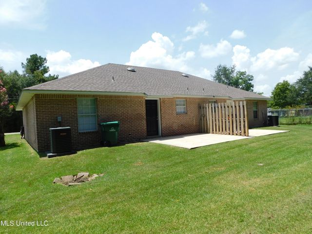525 St John Street, Bay Saint Louis, MS 39520