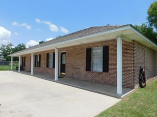 525 St John Street, Bay Saint Louis, MS 39520