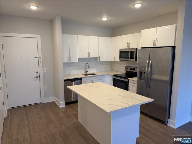 1685 Bergen Boulevard 410, Fort Lee, NJ 07024