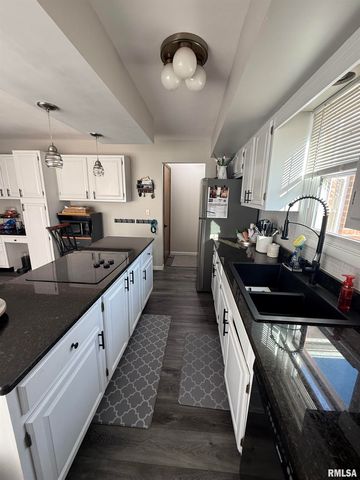 45 LINCOLN Road, Canton, IL 61520