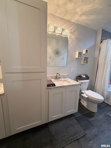 45 LINCOLN Road, Canton, IL 61520