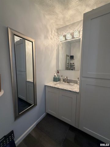 45 LINCOLN Road, Canton, IL 61520