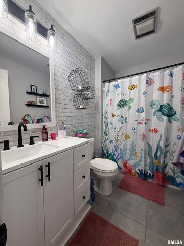 45 LINCOLN Road, Canton, IL 61520