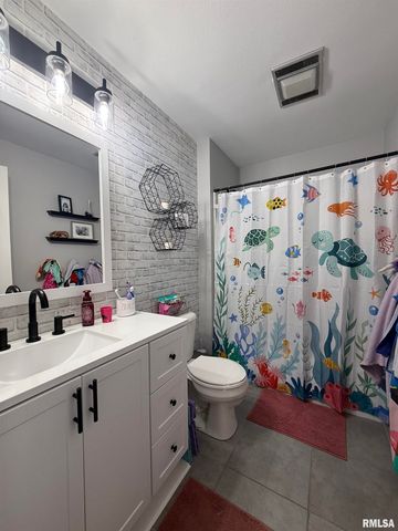 45 LINCOLN Road, Canton, IL 61520