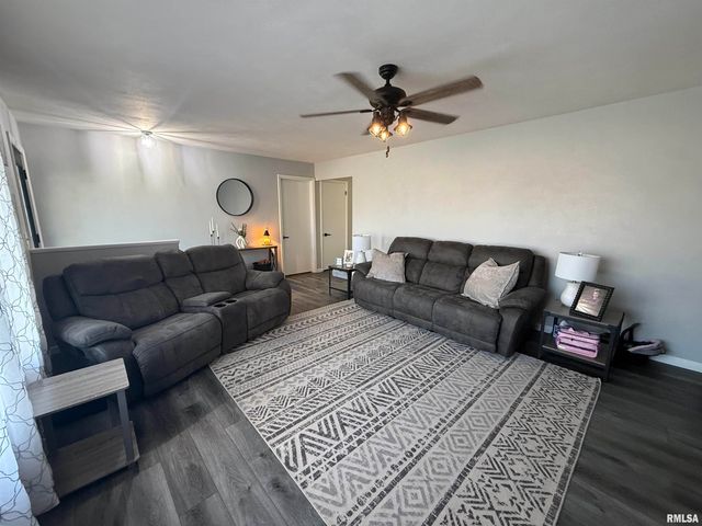 45 LINCOLN Road, Canton, IL 61520