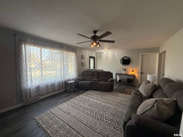 45 LINCOLN Road, Canton, IL 61520