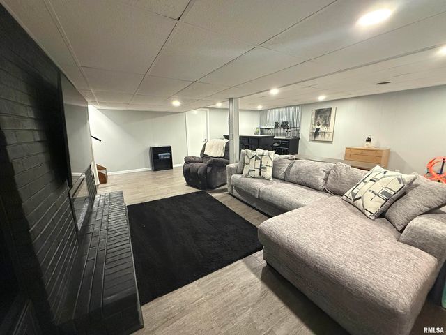 45 LINCOLN Road, Canton, IL 61520