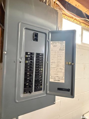 45 LINCOLN Road, Canton, IL 61520