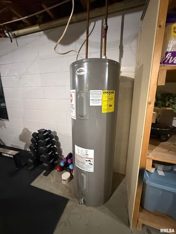 45 LINCOLN Road, Canton, IL 61520