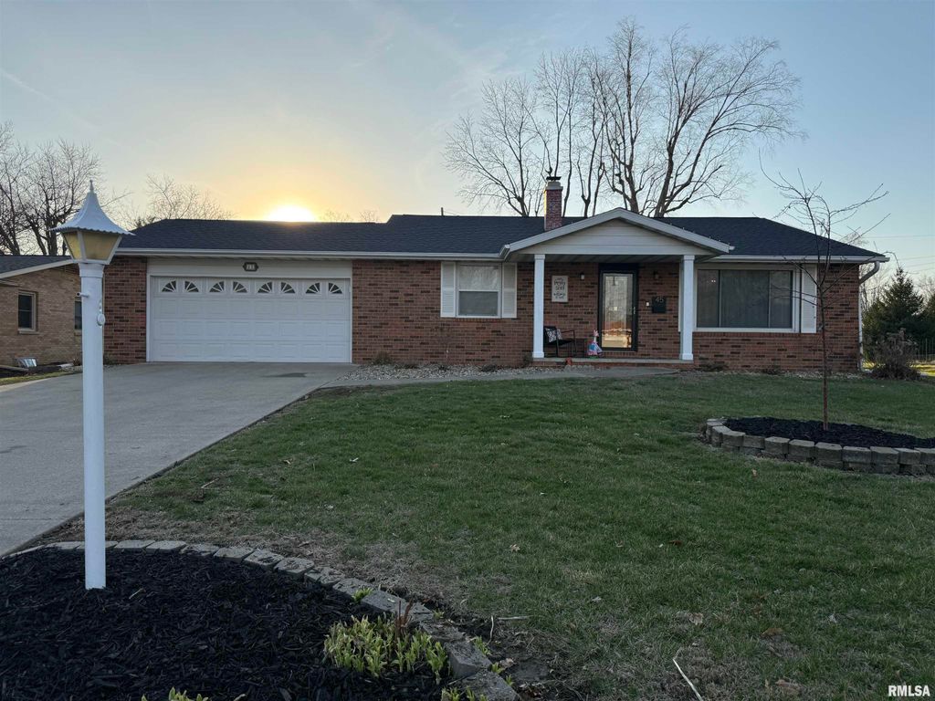 45 LINCOLN Road, Canton, IL 61520