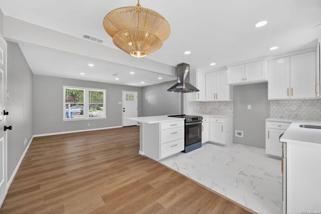 210 HARCOURT AVE, San Antonio, TX 78223