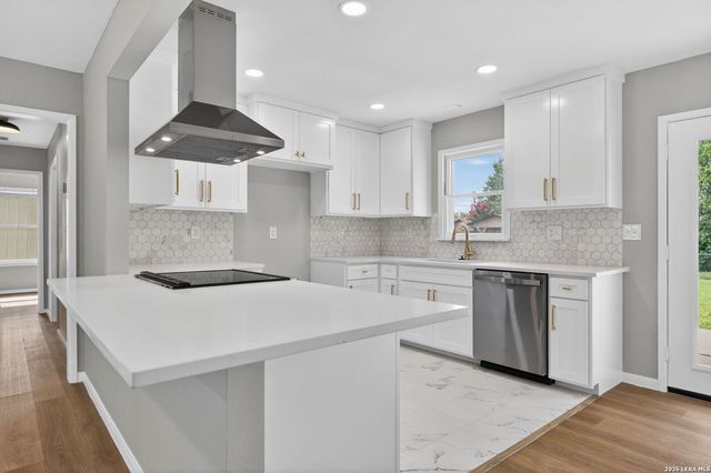 210 HARCOURT AVE, San Antonio, TX 78223