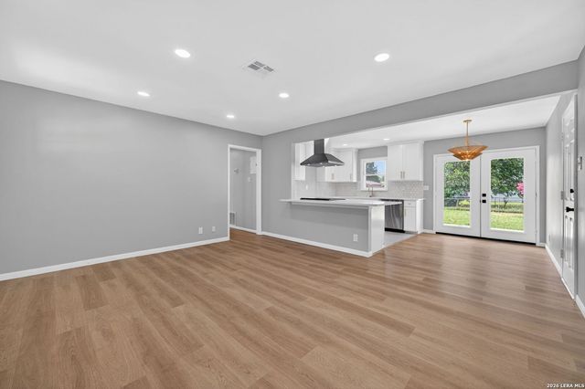 210 HARCOURT AVE, San Antonio, TX 78223