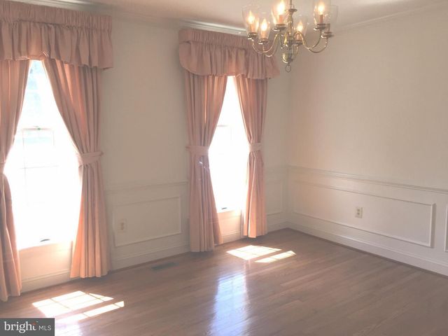 2501 HALTERBREAK CT, Herndon, VA 20171