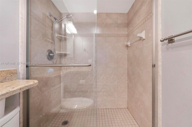 1000 NE 14th Ave 602, Hallandale Beach, FL 33009