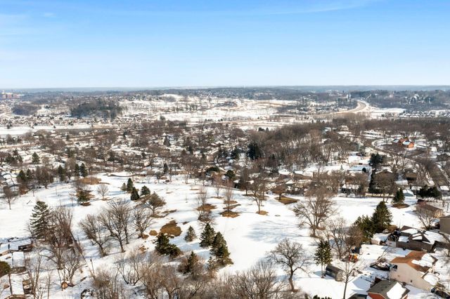 3746 Manorwoods Drive NW, Rochester, MN 55901