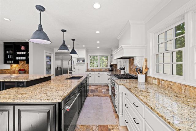 612 Nelson Road, Maple Plain, MN 55359