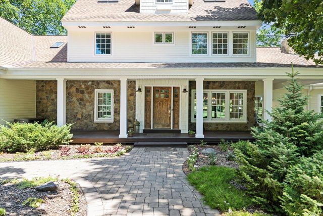 612 Nelson Road, Maple Plain, MN 55359
