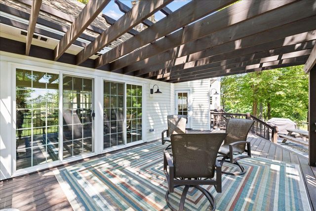 612 Nelson Road, Maple Plain, MN 55359