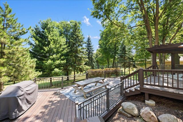 612 Nelson Road, Maple Plain, MN 55359