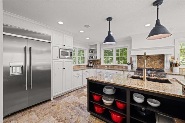 612 Nelson Road, Maple Plain, MN 55359