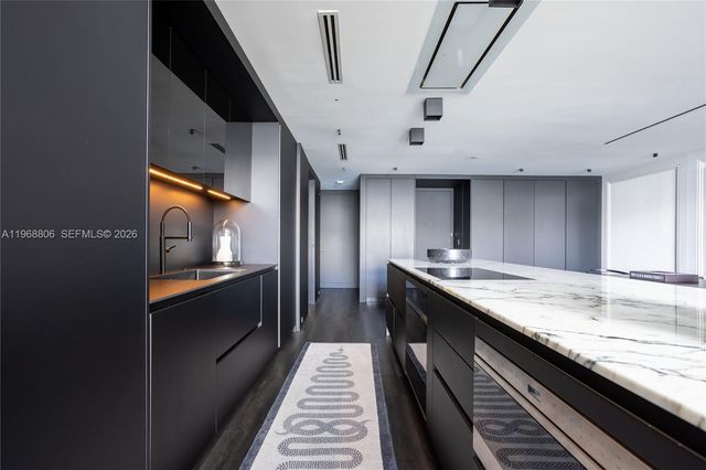 1040 Biscayne Blvd 2202, Miami, FL 33132